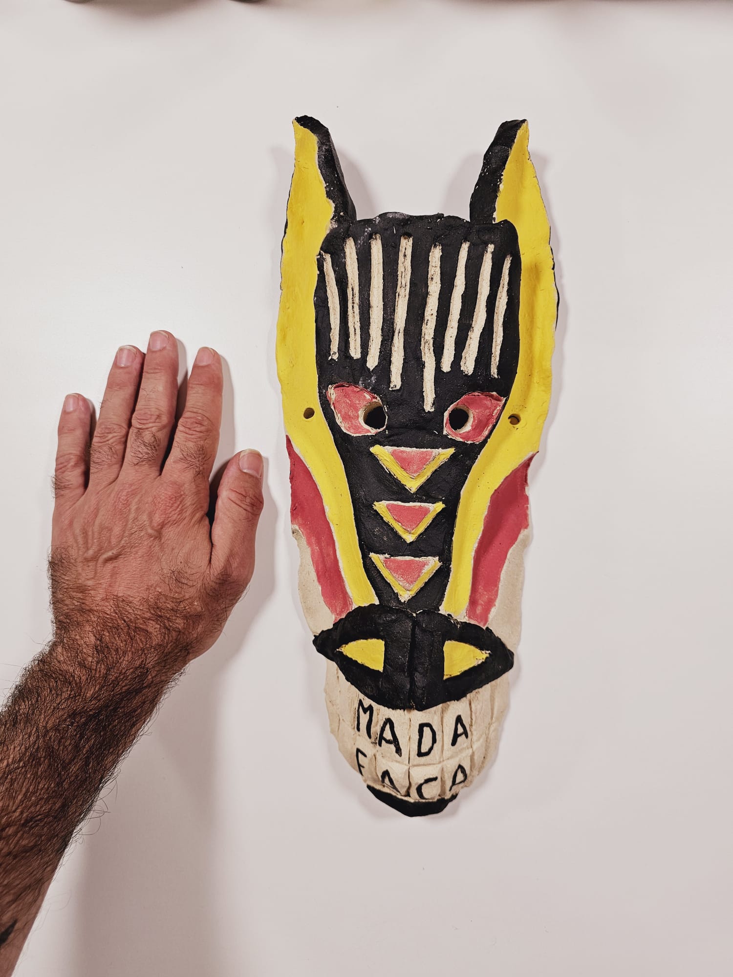 Escultura Máscara "MADA FACA"