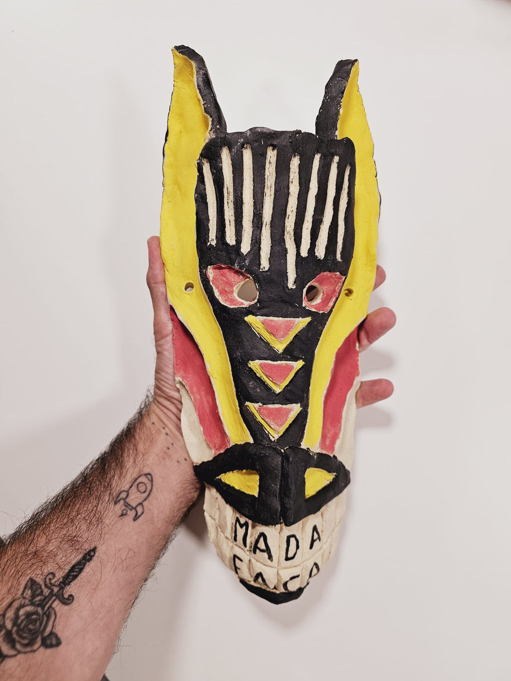 Escultura Máscara "MADA FACA"
