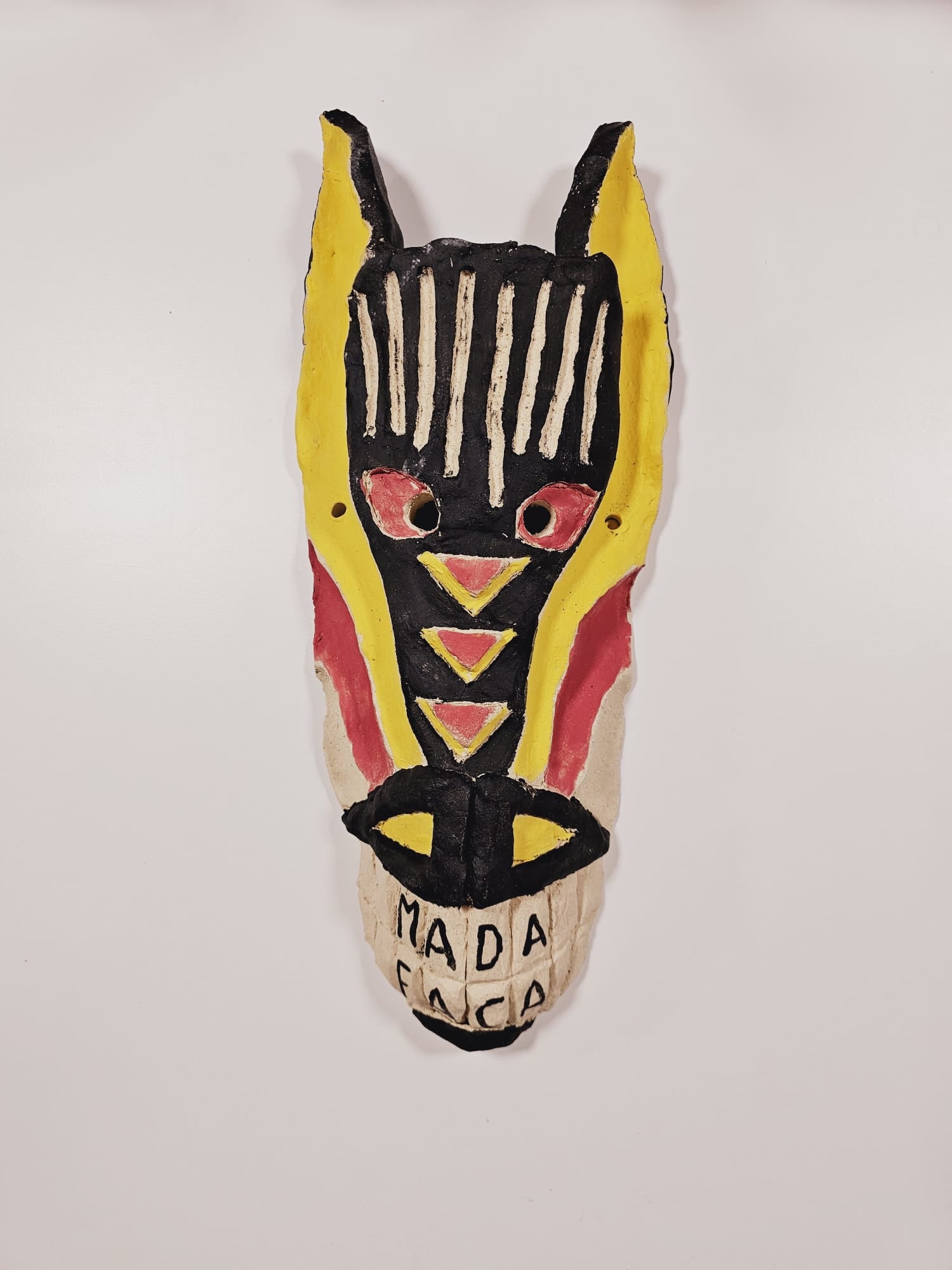 Escultura Máscara "MADA FACA"