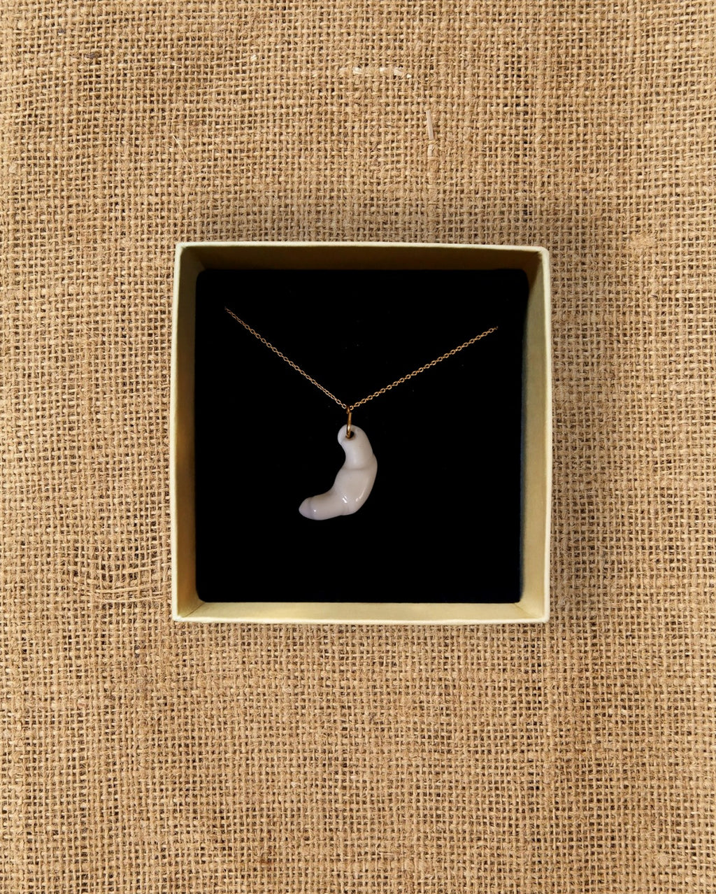 Teresito Croissant Pendant White